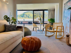Charm on Commons, Mauao